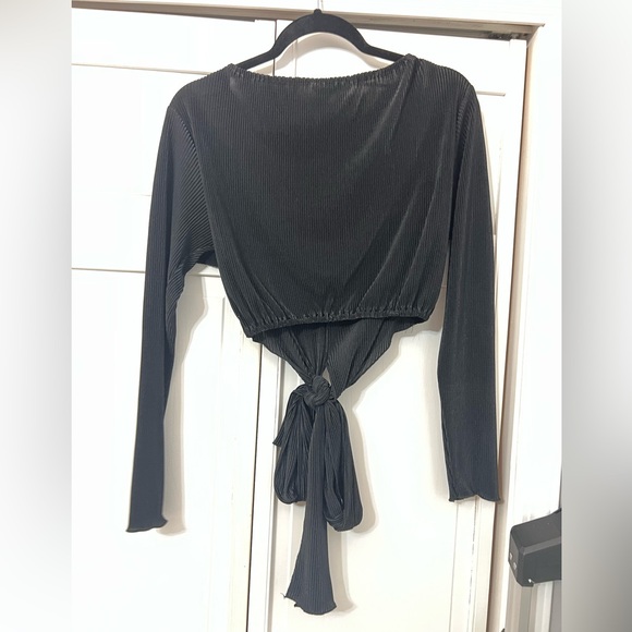 Plisse black top - Picture 3 of 3